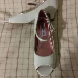Steve Madden girls peep toe patent leather shoes